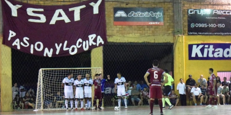 Noche de Futsal en el Olimpia