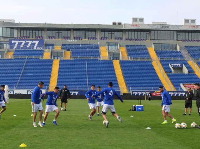 La Albirroja inició esta mañana sus preparativos para enfrentar a Bulgaria