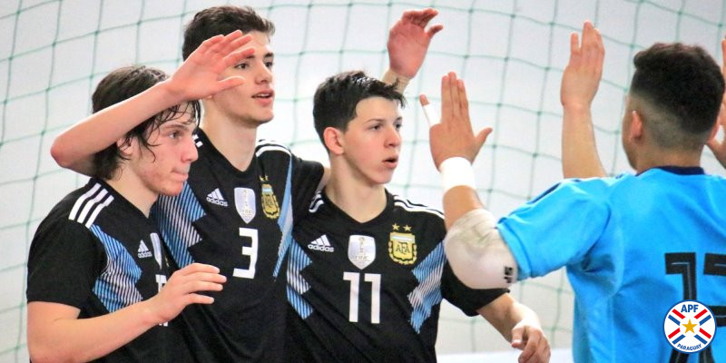 Argentina suma y sigue en la pelea