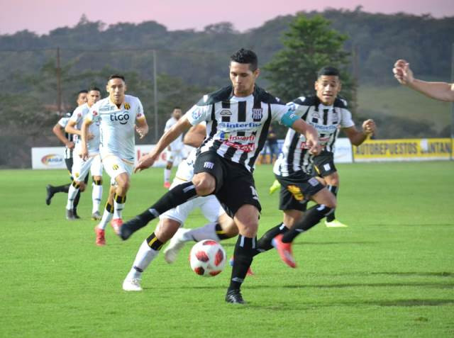 Deportivo Santaní y Guaraní se repartieron los puntos