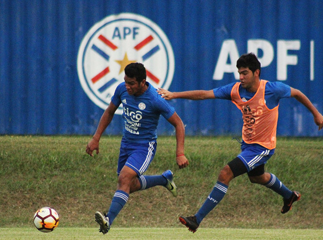 La Albirroja Sub 17 redobla trabajos en movimientos tácticos