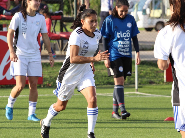 Albirroja Femenina: trabajos regenerativos como tarea principal
