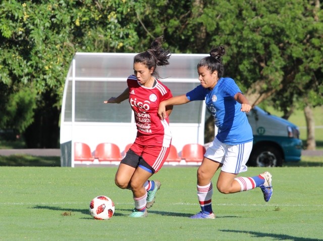 Práctica de fútbol como tarea principal