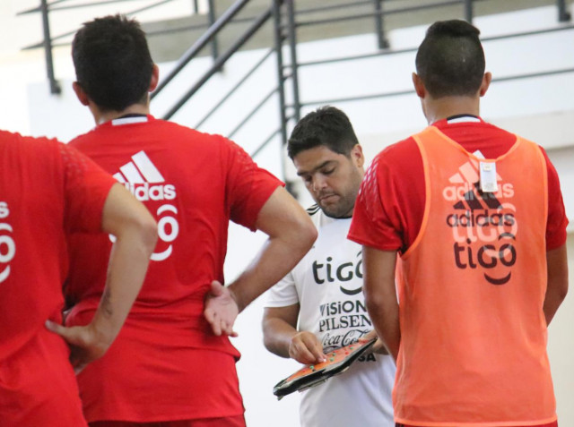 Segunda semana de preparación en la Albirroja de Futsal