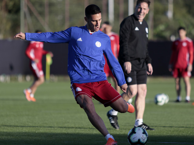 La Albirroja cierra su preparación en el "Gigante" del Inter