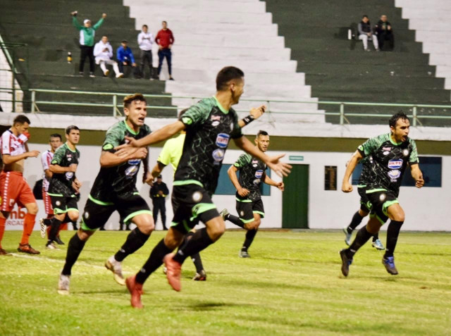 División Intermedia: Los locales se hacen fuertes