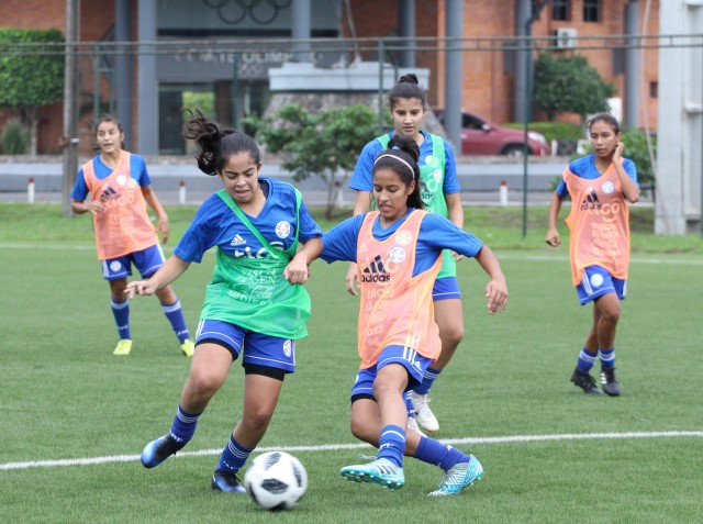 Albirroja Femenina Juvenil prosigue con su preparación