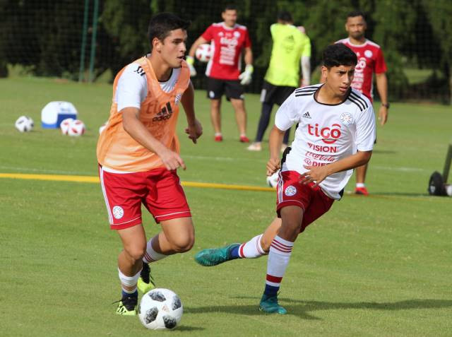 Albirroja Sub 15: Circuito de pases y fútbol reducido en 2do. día de movilización