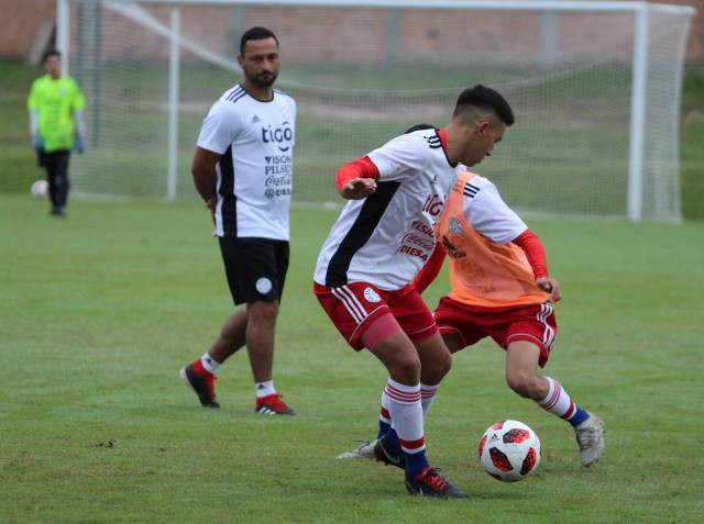 Albirroja Sub 15: Entrenamiento matinal con fútbol intenso