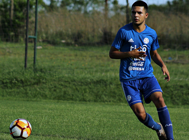La Albirroja Sub 17 enfatizó trabajo en circuito de pases