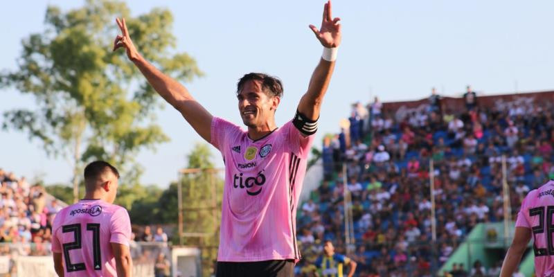 Póker del ídolo para otra goleada