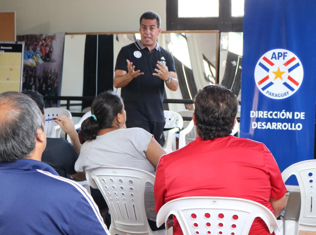Primer Curso para entrenadores de Fútbol Playa
