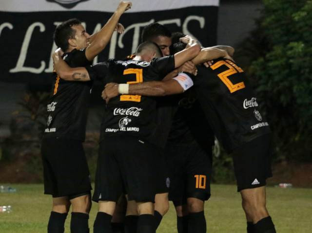 Olimpia se impone a San Lorenzo, y se afirma en la punta