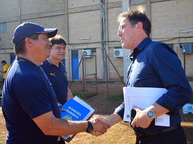 Cuerpo técnico de la Albirroja inició hoy una serie de visitas a Clubes de 1era. División