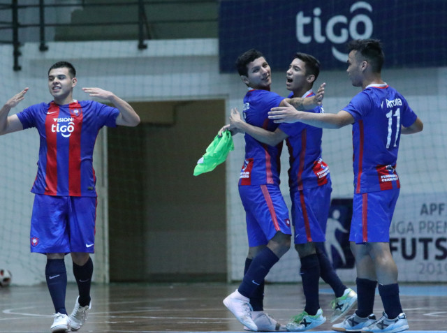 J. Augusto Saldívar y Cerro Porteño van por el título