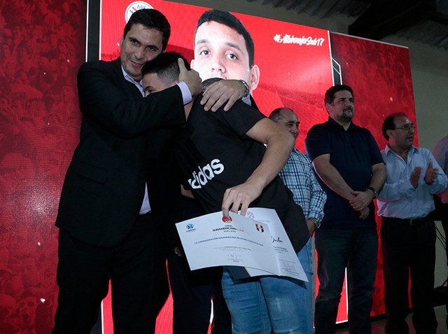 Homenaje a la Albirroja Sub 17
