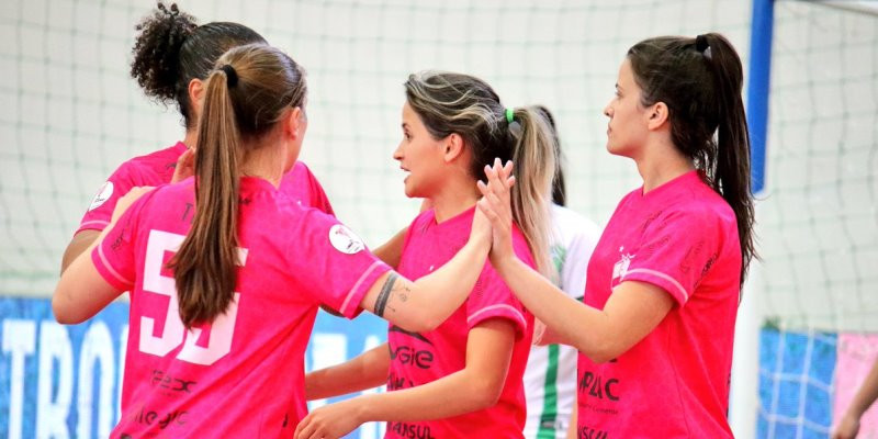 Leoas da Serra goleó a Palestino