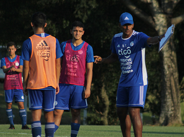 Objetivo táctico en ensayo vespertino de la Sub 17