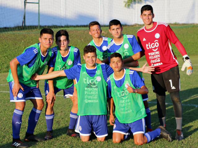 Acumula ritmo con ensayo de fútbol en espacio reducido