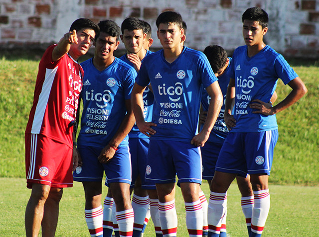 La Sub 17 apunta a la técnica individual en su trabajo matutino