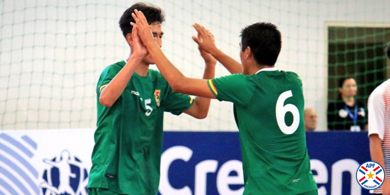 Bolivia golea a Chile