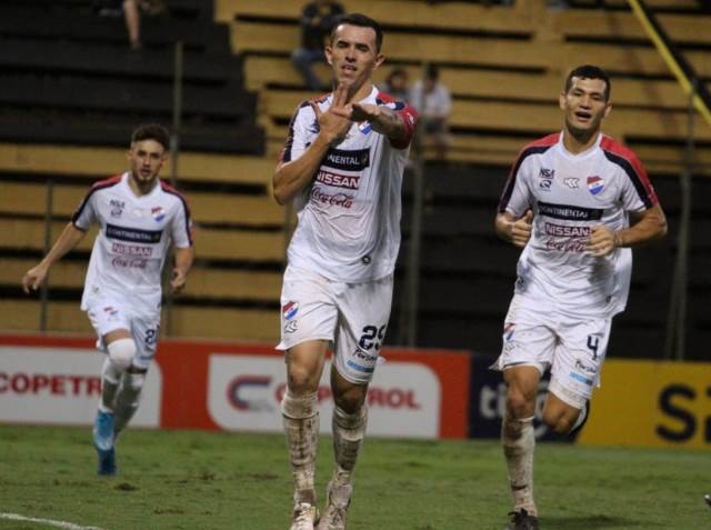 La Academia goleó y clasificó la Sudamericana
