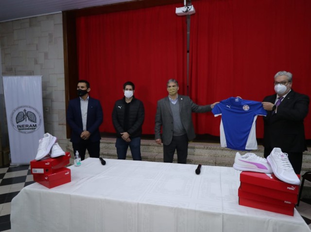 La APF y Puma junto a los héroes de blanco