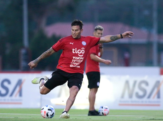 La Albirroja va tomando forma para enfrentar a Argentina