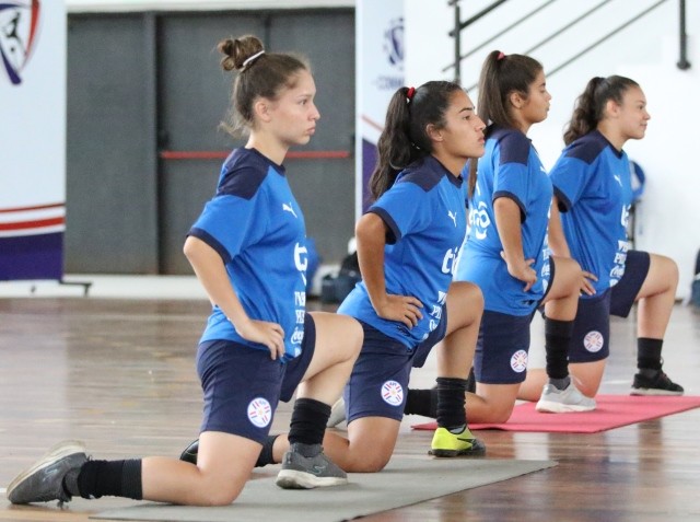 Seleccionadas activaron en el polideportivo