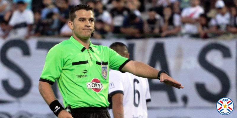 Árbitros de la fecha 8