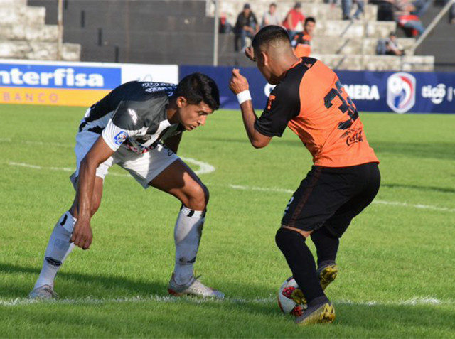 Deportivo Santaní y General Díaz no pasaron del empate