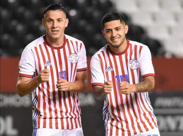 Conferencia de prensa del DT Mariano Uglessich y el futbolista Sebastián Ferreira