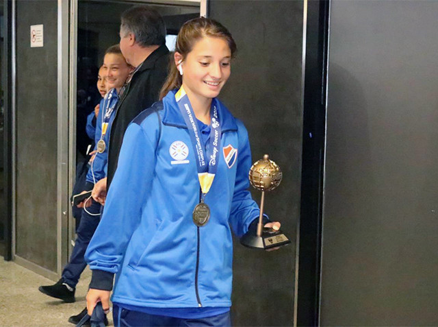 Selección Estudiantil de Ñeembucú con la medalla de bronce