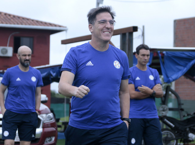 DT Eduardo Berizzo verificó los trabajos en el Centro de Alto Rendimiento de la Albirroja