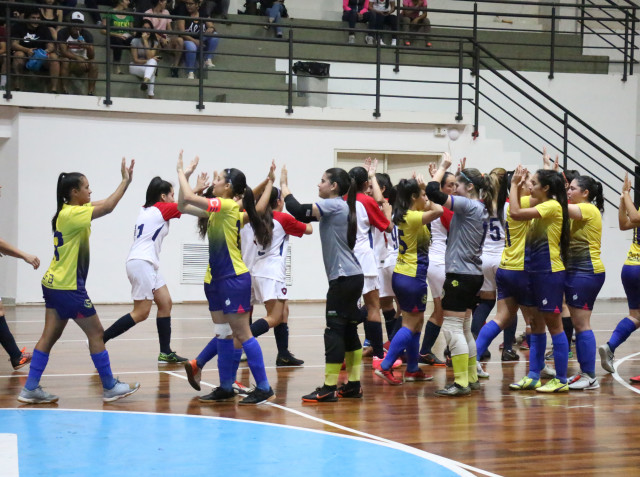 Futsal Femenino: el Ciclón saca ventaja.