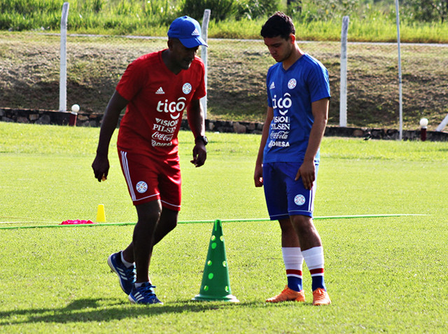 La Albirroja Sub 17 realiza trabajos integrados