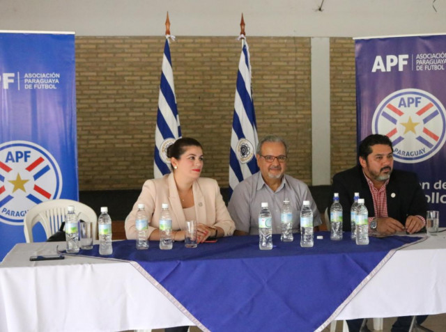 Charla de Integridad y Cumplimiento en el Club 12 de Octubre de Itauguá