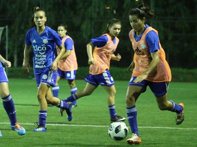Las albirrojas realizaron fútbol en el cierre de los entrenamientos