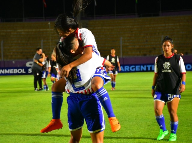 Triunfo de la Albirroja en el debut
