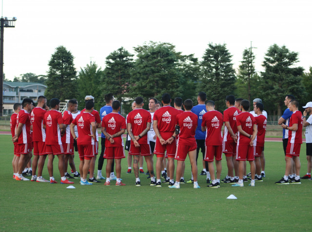 Práctica de fútbol de cara a 2do. amistoso vs. Jordania