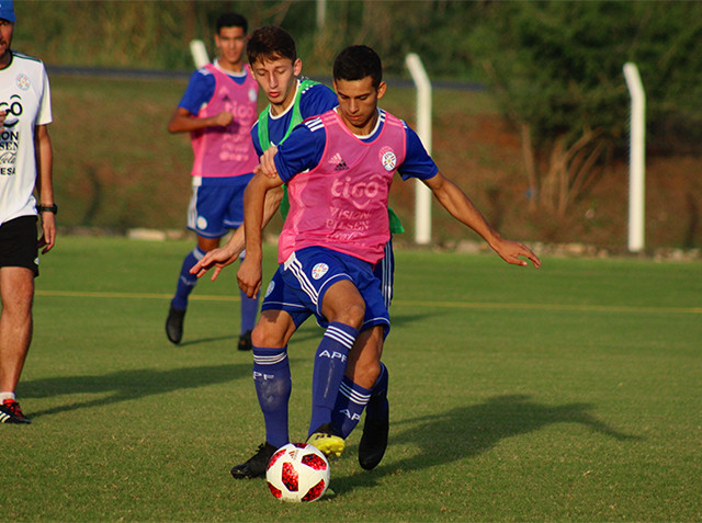 Primer día de entrenamiento finaliza con reducido