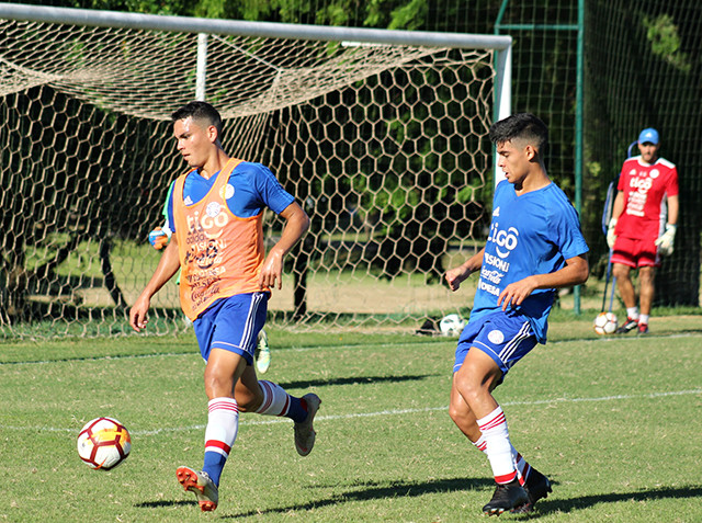La Sub 17 trabaja en la tenencia del balón