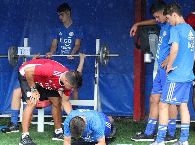 La Albirroja Sub 17 finaliza tareas semanales en el gimnasio