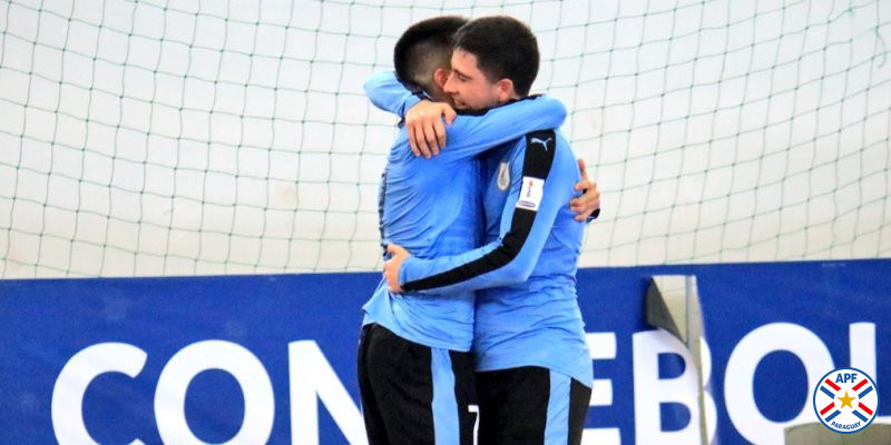 Uruguay arranca superando a Chile