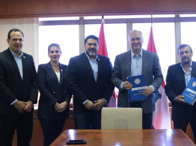 Reunión de trabajo en la Municipalidad de Asunción