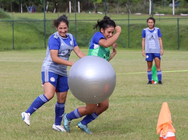 Dinámico entrenamiento de la Albirroja Femenina