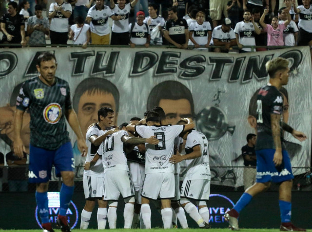 Olimpia supera a San Lorenzo