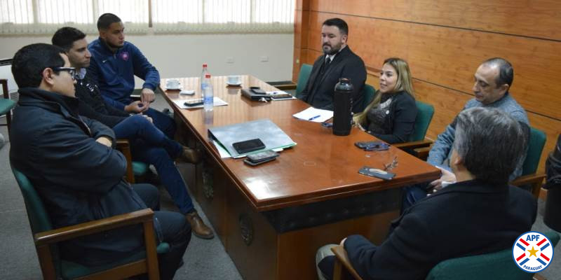 Reunión sobre campaña ambiental