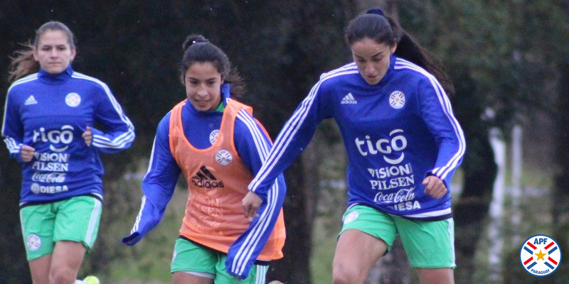 Intensa práctica de fútbol
