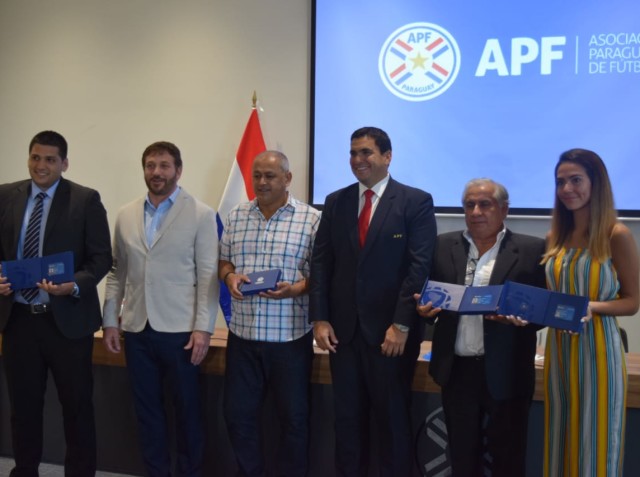 Entrenadores paraguayos obtienen la Licencia Pro